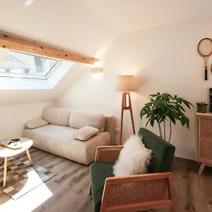  Appartement En Plein Centre Du Village !